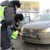 С начала года более 200 красноярских водителей наказали за нечитаемые номера. Сегодня нарушители мыли их под надзором полиции (видео)