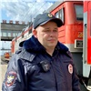 Транспортный полицейский из Канска спас из пожара ценные вещи погорельцев и приютил детей (видео)
