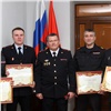 За спасение людей из горящего дома красноярских полицейских наградили почетными грамотами МВД (видео)