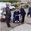 «Замечаний пока нет»: общественники  проехались по площади Свердлова на инвалидных колясках для проверки качества ремонта  