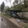 В Канске пьяный подросток на ВАЗе протаранил автобусную остановку (видео)
