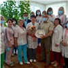 Горняки шахтерских городов Красноярского края поздравили медиков с профессиональным праздником