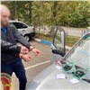 «Успел проработать пару месяцев»: в Красноярске с поличным задержали наркозакладчика (видео)