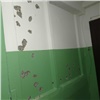 Жители красноярского Академгородка боятся пользоваться новым лифтом. Оборудование крепили к стене саморезами и проволокой