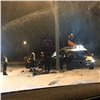 В Красноярске водитель иномарки разбил машину о столб и погиб (видео)
