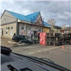 В Красноярске грузовик перевернулся после столкновения с иномаркой (видео)