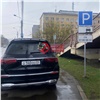 Красноярского автохама на «Майбахе» накажут за незаконную парковку с личным знаком
