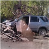 Машина с мертвым водителем въехала в металлический забор на Мичурина в Красноярске 