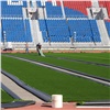 «Историческое событие»: на Центральном стадионе Красноярска начали укладывать новый газон