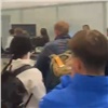 Красноярцы пожаловались на огромные очереди на досмотр в аэропорту (видео)