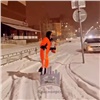 В Ачинске сноубордист с кальяном проехался по городским улицам (видео)