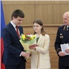 Михаил Котюков вручил паспорта юным жителям края в честь Дня России