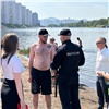 «Одних оштрафовали, другие успели выбежать из воды»: новые облавы прошли на «диких» пляжах в Красноярске