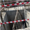 Двое молодых рабочих упали в шахту лифта на стройке поликлиники в красноярском Пашенном