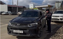 В Красноярске двух автомобилистов наказали за отказ снять тонировку (видео)