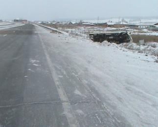 На трассе в Красноярском крае погибли водитель и пассажир